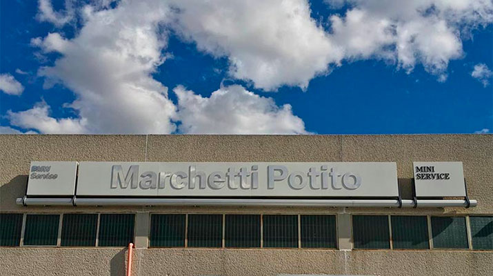 Vediamo l'insegna esterna del Centro MINI Service Marchetti Potito